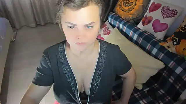 Snapshot of MildMature chatting on 2, 12, 2025 MildMature online show from 2, 12, 2025