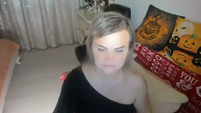 Snapshot of MildMature chatting on 6, 11, 2025 MildMature online show from 6, 11, 2025