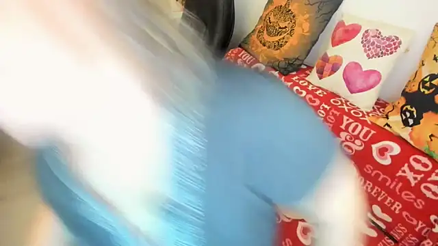 Snapshot of MildMature chatting on 29, 10, 2025 MildMature online show from 29, 10, 2025