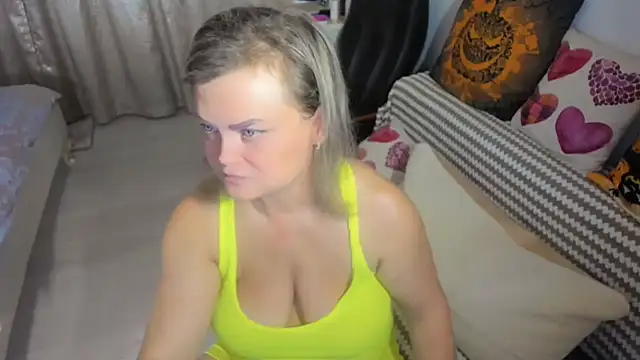 Snapshot of MildMature chatting on 16, 10, 2025 MildMature online show from 16, 10, 2025