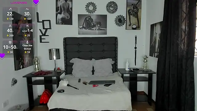 Snapshot of LunarisSmith chatting on 4, 11, 2025 LunarisSmith online show from 4, 11, 2025