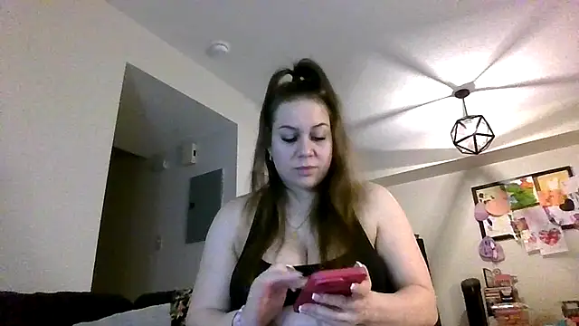 Snapshot of thedevinemama chatting on 9, 5, 2026 thedevinemama online show from 9, 5, 2026