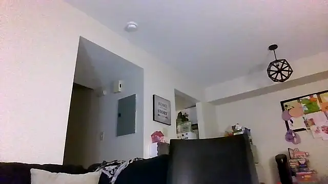 Snapshot of thedevinemama chatting on 4, 5, 2026 thedevinemama online show from 4, 5, 2026