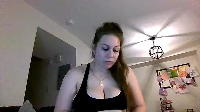 Snapshot of thedevinemama chatting on 5, 6, 2026 thedevinemama online show from 5, 6, 2026