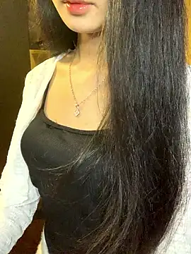 Nhinhi18 online show from 3, 4, 2026