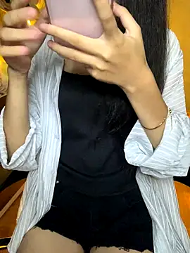 Snapshot of Nhinhi18 chatting on 4, 10, 2025 Nhinhi18 online show from 4, 10, 2025