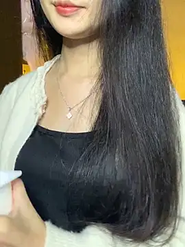 Nhinhi18 online show from 4, 12, 2025