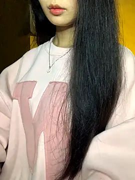 Nhinhi18 online show from 17, 11, 2025