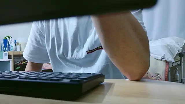 C-4bomb online show from 11, 3, 2026