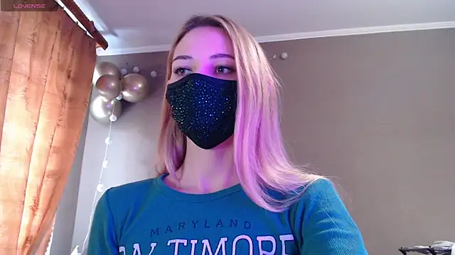 Snapshot of Iris_lave chatting on 10, 11, 2025 Iris lave online show from 10, 11, 2025