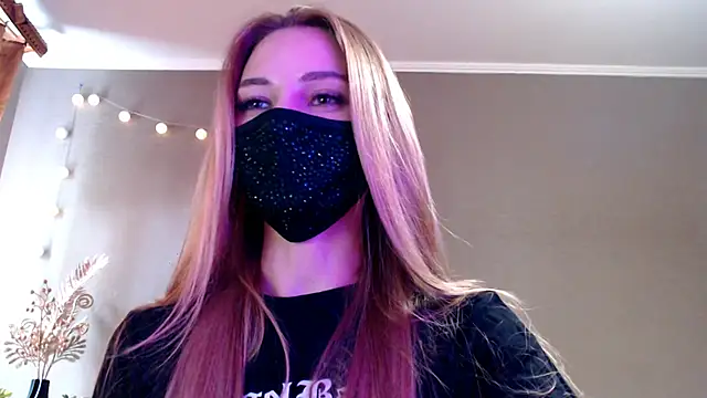 Snapshot of Iris_lave chatting on 9, 5, 2026 Iris lave online show from 9, 5, 2026