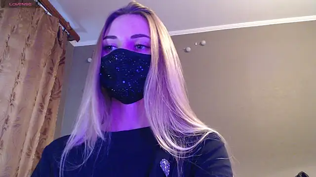 Snapshot of Iris_lave chatting on 8, 9, 2025 Iris lave online show from 8, 9, 2025