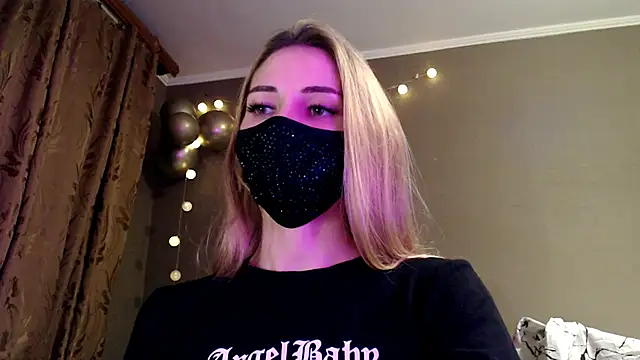 Snapshot of Iris_lave chatting on 28, 11, 2025 Iris lave online show from 28, 11, 2025