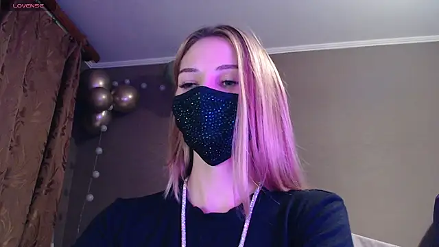 Snapshot of Iris_lave chatting on 6, 11, 2025 Iris lave online show from 6, 11, 2025