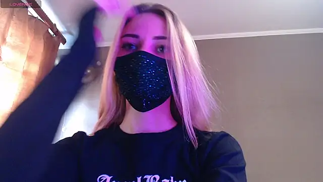 Snapshot of Iris_lave chatting on 17, 11, 2025 Iris lave online show from 17, 11, 2025