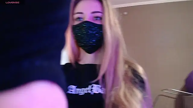 Snapshot of Iris_lave chatting on 15, 11, 2025 Iris lave online show from 15, 11, 2025