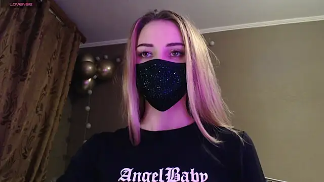 Snapshot of Iris_lave chatting on 16, 11, 2025 Iris lave online show from 16, 11, 2025