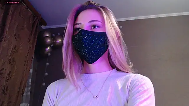 Snapshot of Iris_lave chatting on 8, 11, 2025 Iris lave online show from 8, 11, 2025