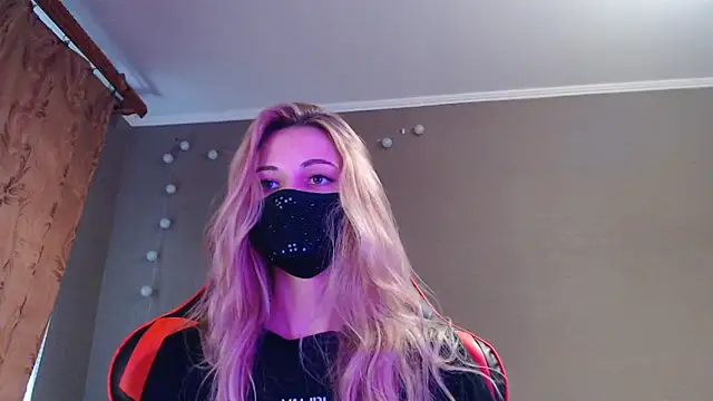 Snapshot of Iris_lave chatting on 18, 10, 2025 Iris lave online show from 18, 10, 2025