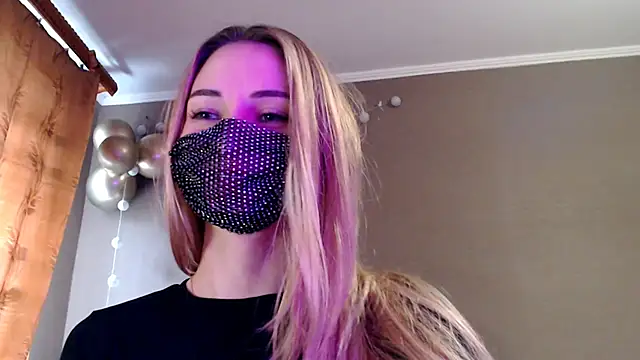 Snapshot of Iris_lave chatting on 24, 11, 2025 Iris lave online show from 24, 11, 2025