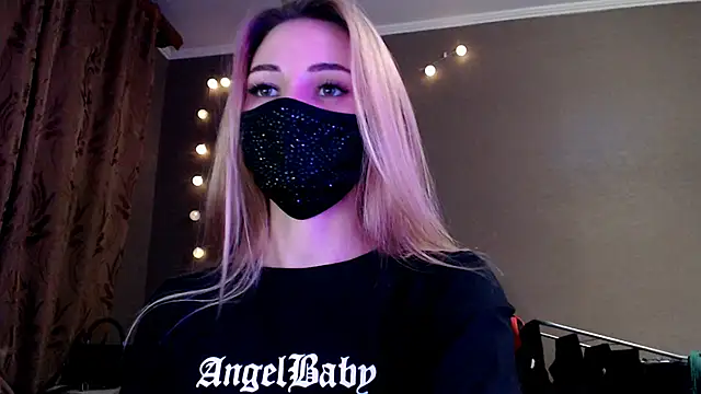 Snapshot of Iris_lave chatting on 1, 12, 2025 Iris lave online show from 1, 12, 2025