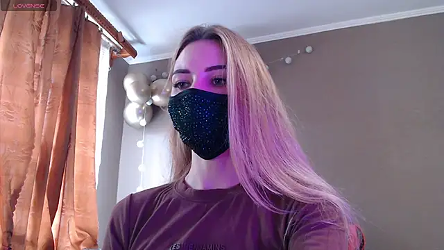 Snapshot of Iris_lave chatting on 13, 11, 2025 Iris lave online show from 13, 11, 2025