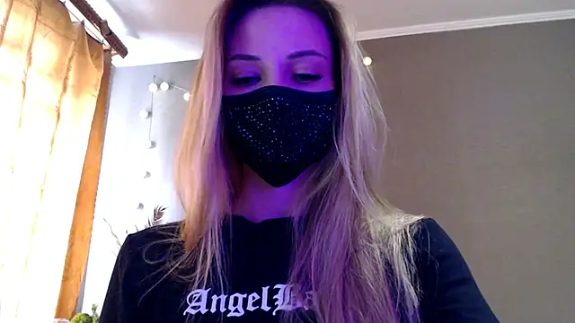 Iris lave online show from 10, 4, 2026