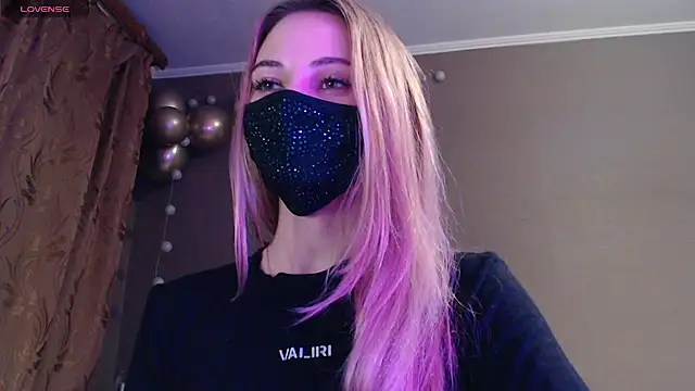 Snapshot of Iris_lave chatting on 11, 11, 2025 Iris lave online show from 11, 11, 2025