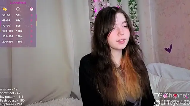 Snapshot of little_Teya chatting on 17, 10, 2025 little Teya online show from 17, 10, 2025