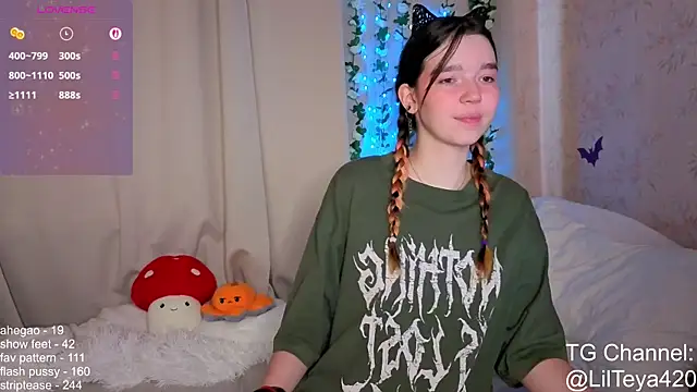 Snapshot of little_Teya chatting on 16, 10, 2025 little Teya online show from 16, 10, 2025