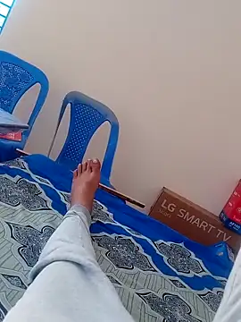 hackyourpussyxh online show from 4, 2, 2026