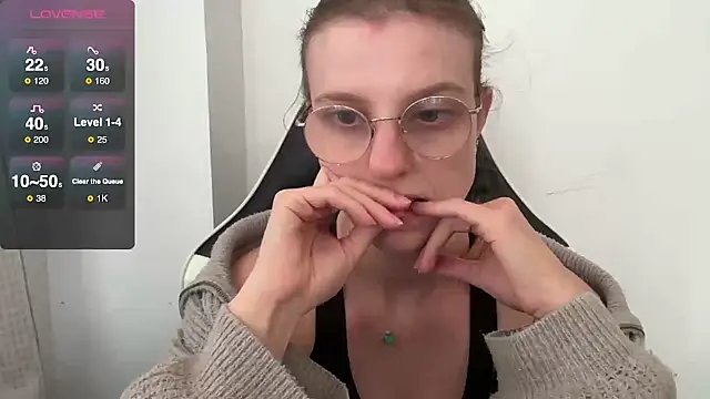 BustyKellyXXX online show from 12, 11, 2025