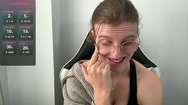 BustyKellyXXX online show from 25, 11, 2025