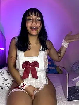 Snapshot of Maddy_w chatting on 8, 11, 2025 Maddy w online show from 8, 11, 2025