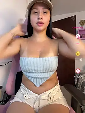 Snapshot of lucy_grey25 chatting on 6, 5, 2026 lucy grey25 online show from 6, 5, 2026