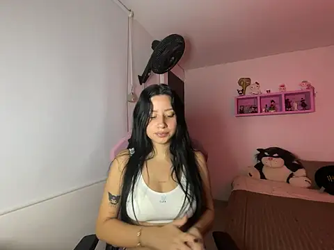Snapshot of lucy_grey25 chatting on 27, 5, 2026 lucy grey25 online show from 27, 5, 2026