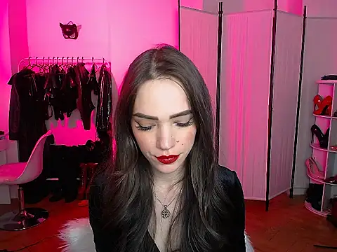 AlienaMoore online show from 4, 3, 2026