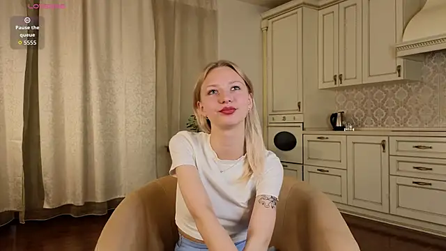 Snapshot of KatieFoulk chatting on 10, 10, 2025 KatieFoulk online show from 10, 10, 2025