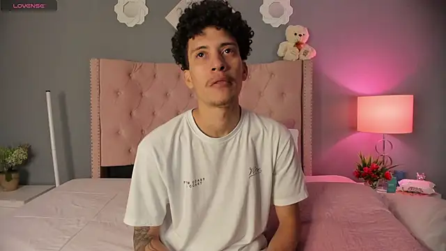 Snapshot of Joe_And_Emma chatting on 23, 11, 2025 Joe And Emma online show from 23, 11, 2025