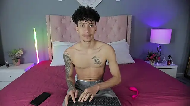 Snapshot of Joe_And_Emma chatting on 20, 11, 2025 Joe And Emma online show from 20, 11, 2025