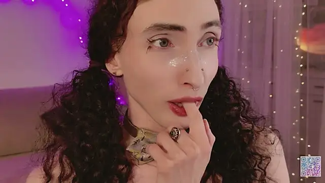 Snapshot of Queen_of_tease chatting on 5, 5, 2026 Queen of tease online show from 5, 5, 2026