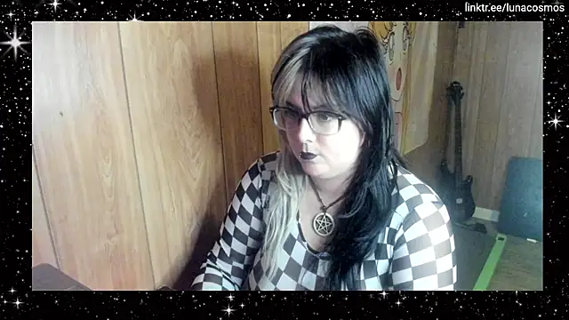 Snapshot of LunaCosmos chatting on 14, 11, 2025 LunaCosmos online show from 14, 11, 2025