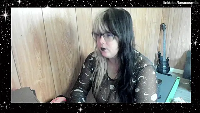 Snapshot of LunaCosmos chatting on 1, 12, 2025 LunaCosmos online show from 1, 12, 2025