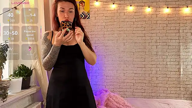 ReginaFoXXXy online show from 9, 2, 2026