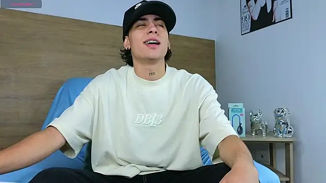 Stiven Benet  online show from 23, 10, 2025