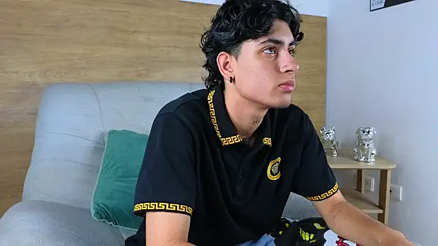 Stiven Benet  online show from 29, 10, 2025