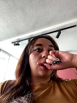 Snapshot of LuPink_ chatting on 10, 10, 2025 LuPink online show from 10, 10, 2025