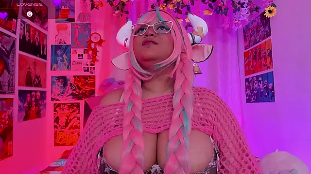 Snapshot of FluffyMelons chatting on 26, 10, 2025 FluffyMelons online show from 26, 10, 2025