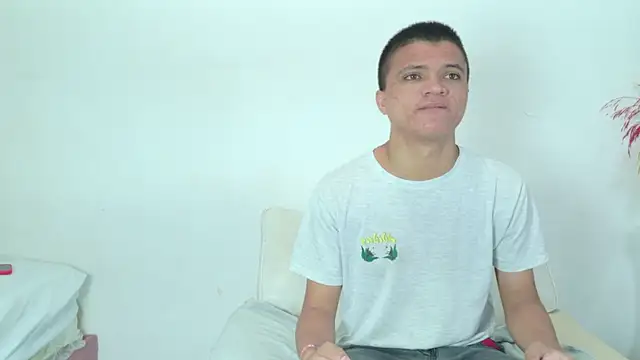 Snapshot of aly_n_sebas chatting on 24, 4, 2026 aly n sebas online show from 24, 4, 2026