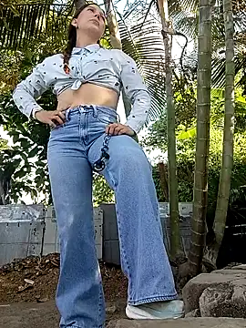 Arianna Moss online show from 4, 7, 2026